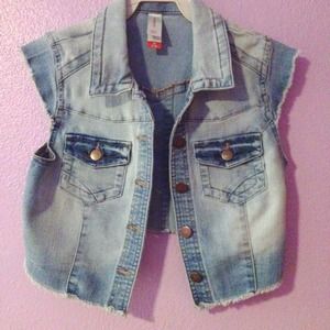 Denim vest 💕