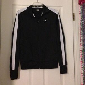 Zip up Nike!