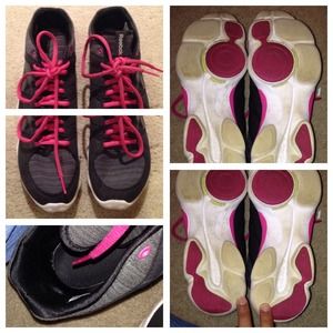 Black pink reebok shoes !!