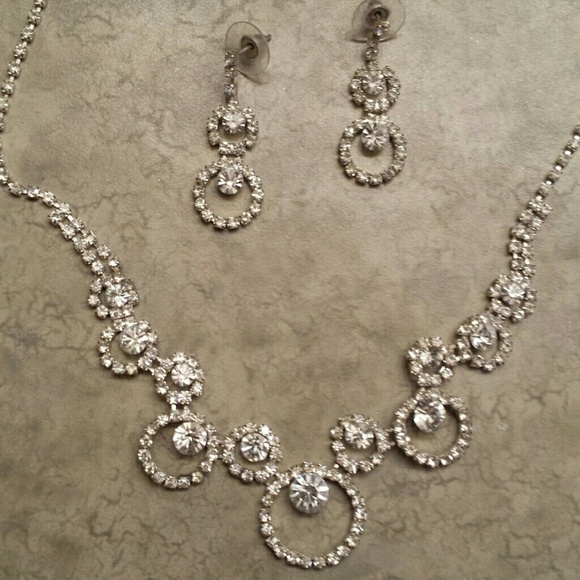 Beautiful necklace and earring set