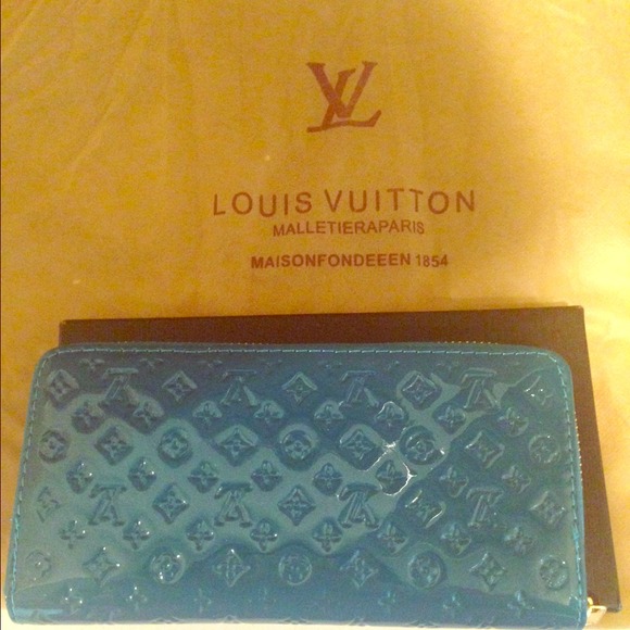 L V INSPIRED CHECKBOOK WALLET