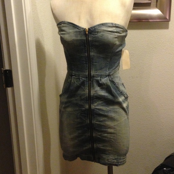 Strapless denim dress with pockets