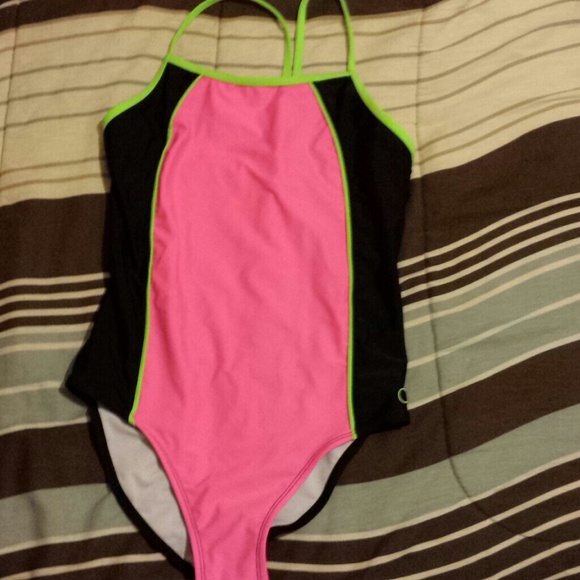 One piece baithing suit