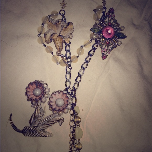STUNNING statement necklace