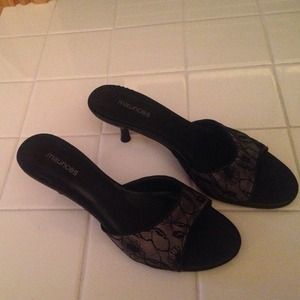 Maurice's black pumps