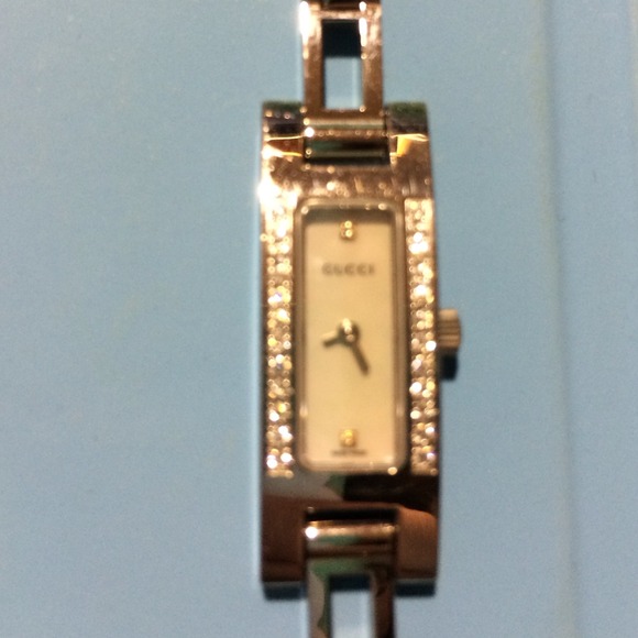 ⭐️HOST PICK⭐️Gucci white dial diamond watch - Picture 2 of 3