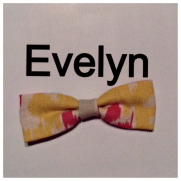 Small dog collar with bow