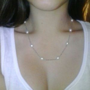 18k white gold necklace w/ pearls