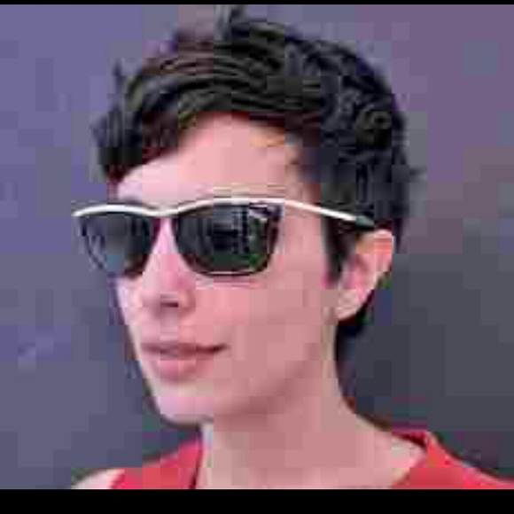 Sunnies - Picture 4 of 4