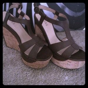 Perfect summer shoe! Guess!