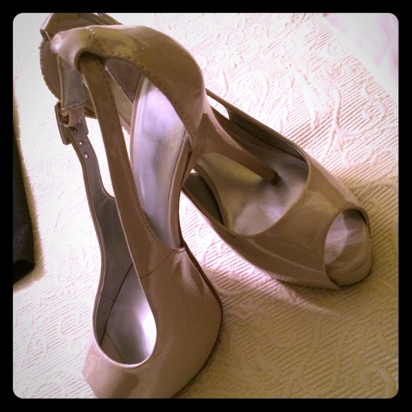 Worthington, beige peep toe heel.