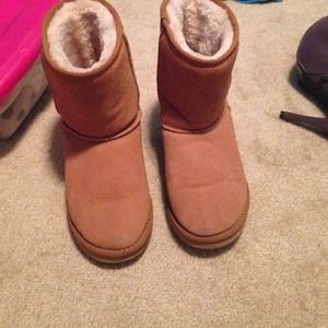 Tan uggs
