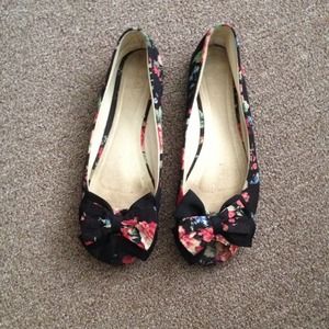 Flat open toe shoes.. NO BOX