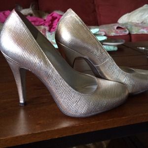 Jessica Simpson silver and gold tone heels