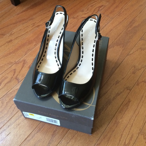 💐Reduced💐 Black patent leather wedges