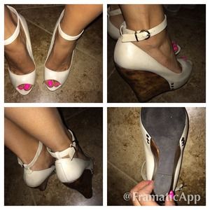 ******just reduced*****Adorable beige Aldo wedges