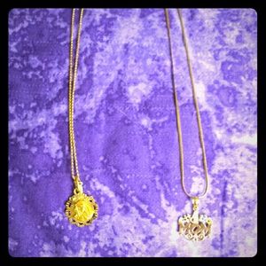 Set of two gold necklaces!