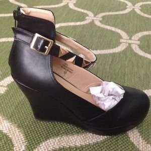 ⭐️HOST PICK 7/8⭐️ Black wedges SOLD!!!