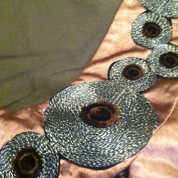 💌Sold in bundle💌 Gorgeous! Halter detailed top! - Picture 4 of 4