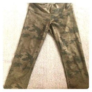 Lulu wunder under crops. $82 p4y p4l