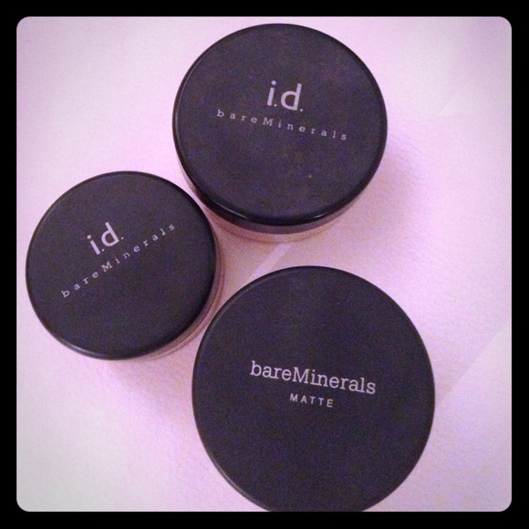 Bare minerals and bow ring