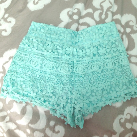 Tobi "Enchanted Garden" crochet short in Aqua