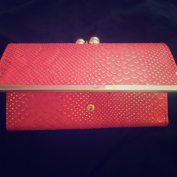Coral wallet
