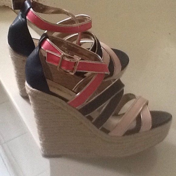 Brand New! Platform Sandal never worn!