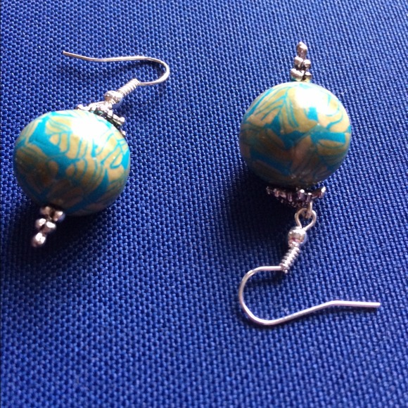 Earrings, bracelets, necklace.