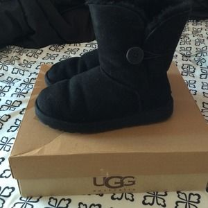 Women's black bailey button UGG boots