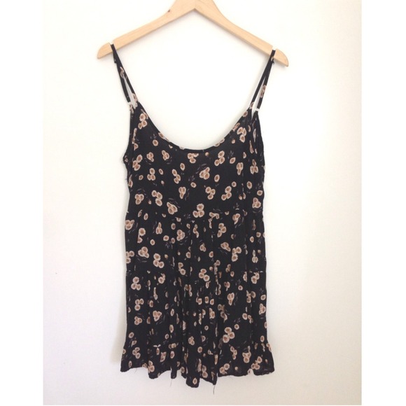 🌻SOLD🌻BRANDY MELVILLE - JADA DRESS - Picture 1 of 4