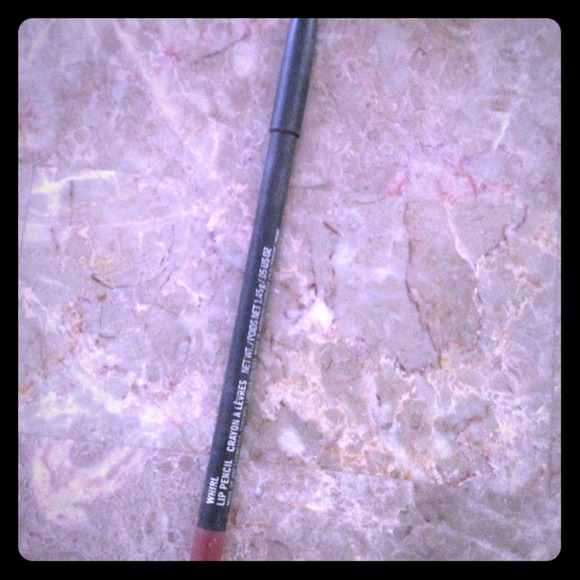 Mac lip pencil