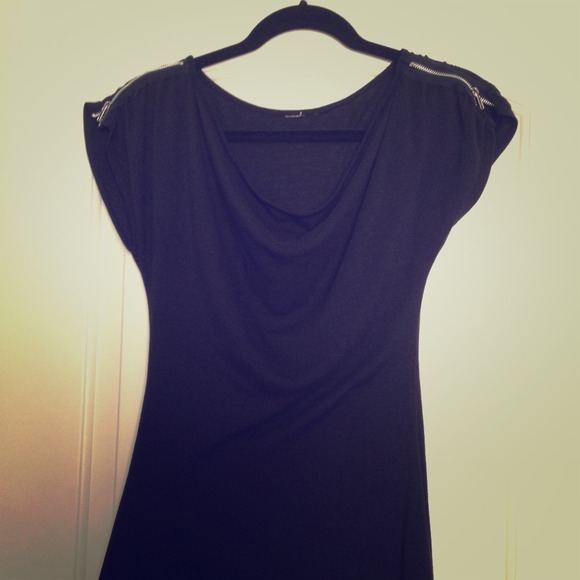 Tops - Long Tshirt with Zippers on Sleeves