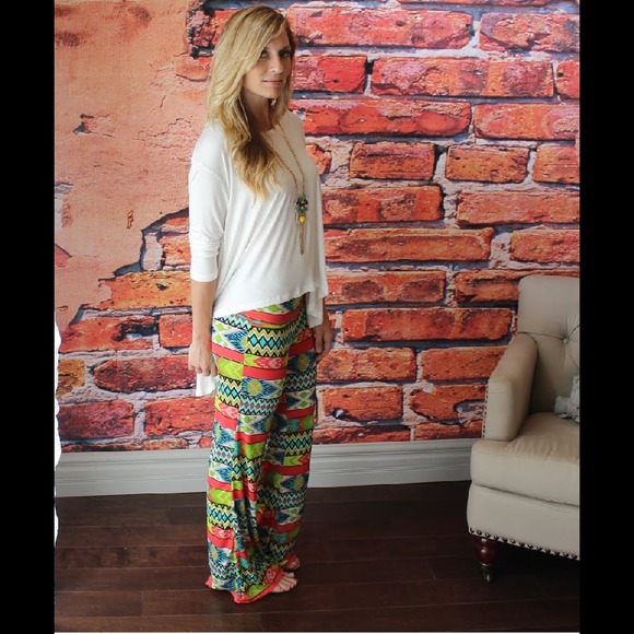 ⬇️Vibrant print fold over waist knit palazzo pants - Picture 2 of 4