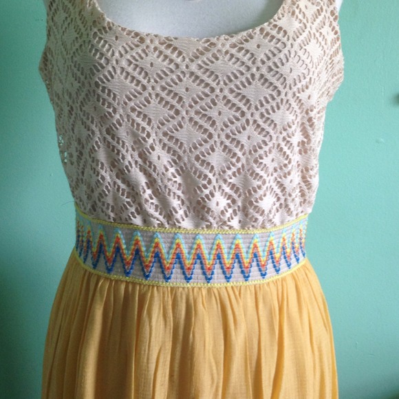 Crotchet dress with elastic waist - Picture 2 of 3