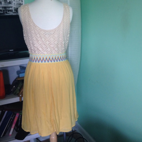 Crotchet dress with elastic waist - Picture 3 of 3