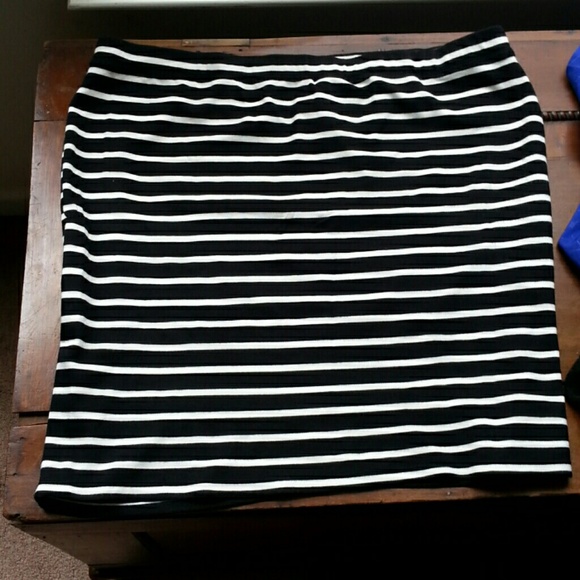 Max studio skirt