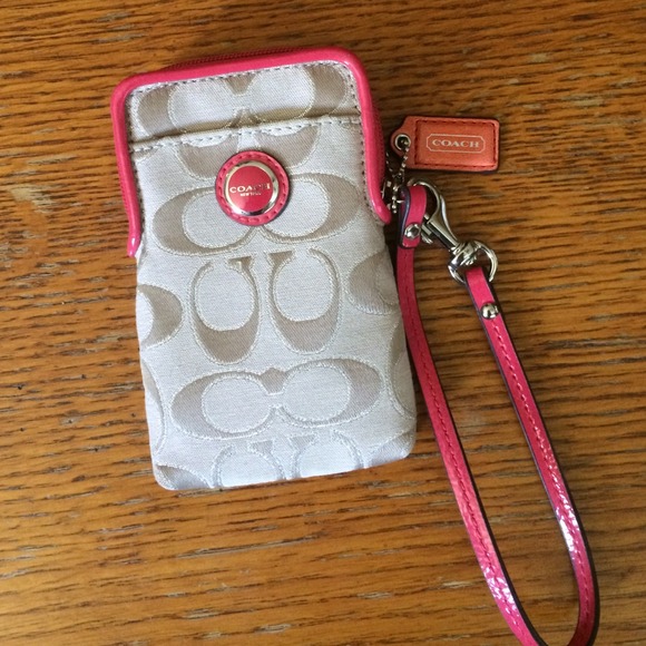 Adorable Coach Wristlet