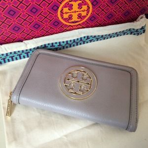 Tory burch wallet