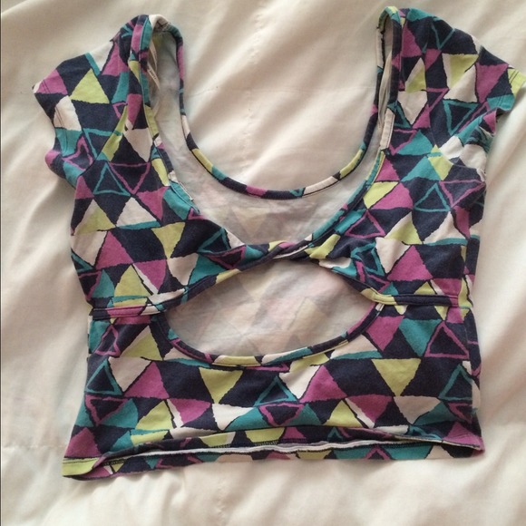 Back out crop top