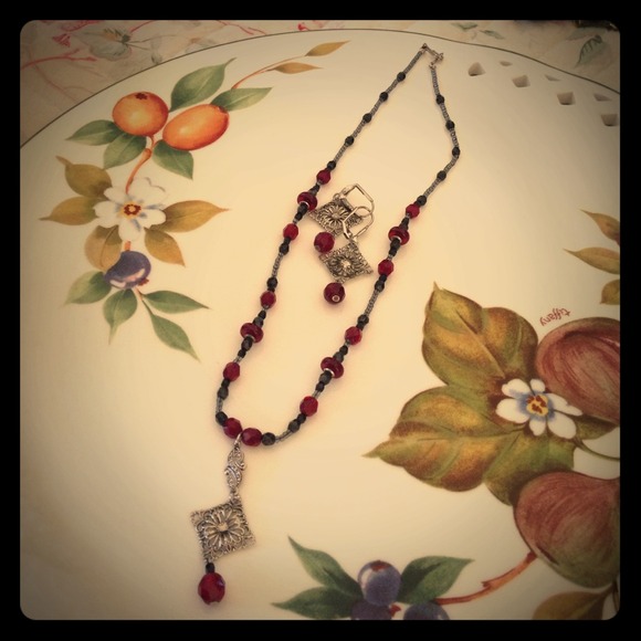 Vintage inspired marooned beading matching set - Picture 1 of 6
