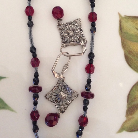 Vintage inspired marooned beading matching set - Picture 3 of 6