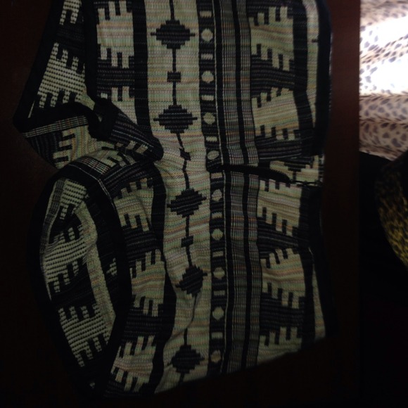 Aztec design shorts - Picture 1 of 3