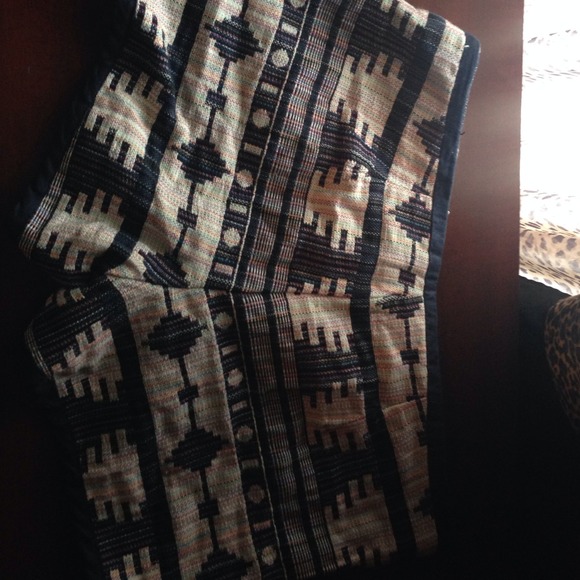 Aztec design shorts - Picture 2 of 3
