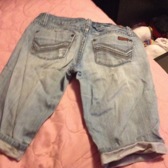 Light wash jean capris - Picture 2 of 2