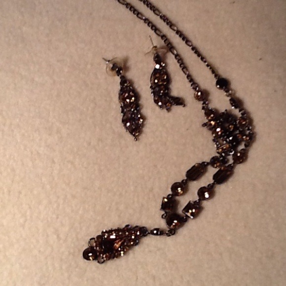 Necklace & Earrings Set - Picture 3 of 3