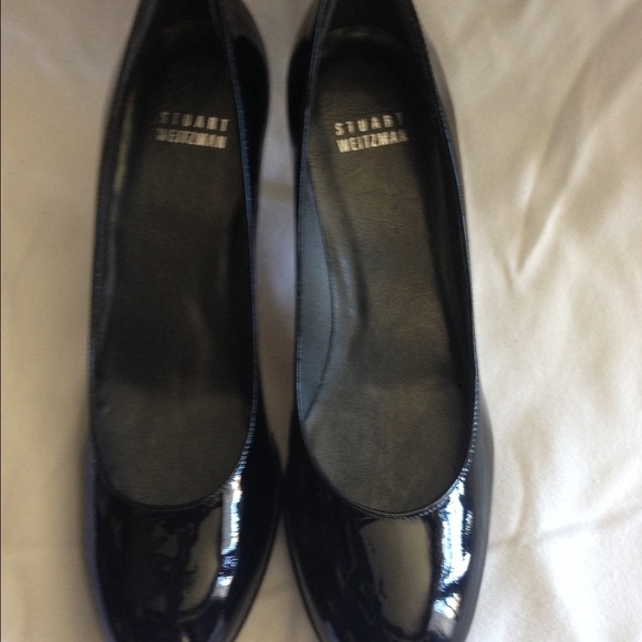 Stuart Weitzman 'Muse' black patent pumps