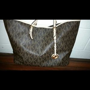 SOLD Micheal kors jet set tote & wallet SOLD