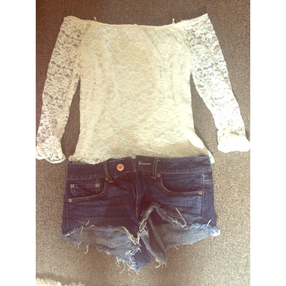 Lace off the shoulder shirt 💕 - Picture 1 of 3