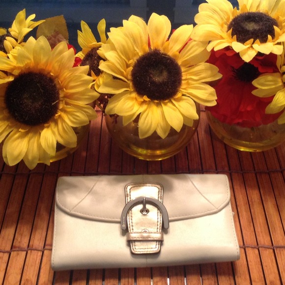 Authentic Coach Wallet! EXCELLENT CONDITION!!!